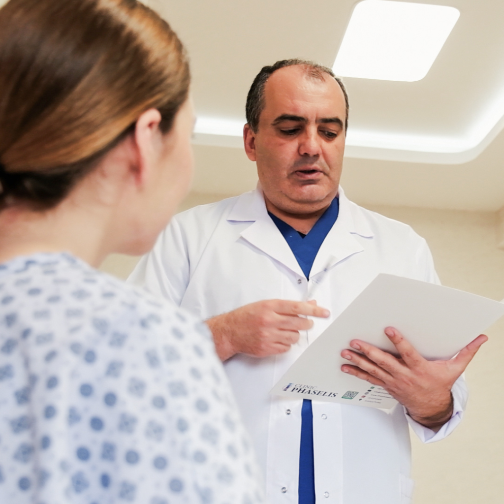 Plastic surgeon discussing a personalised Mummy Makeover consultation with a patient at Clinic Phaselis